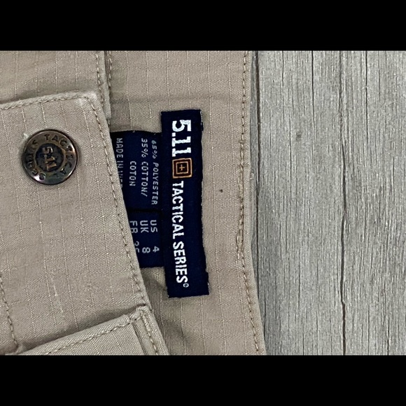 5.11 Stryke women's pants size 4.

Total of 4 pants. 3 khaki and 1 navy blue. - Picture 11 of 13